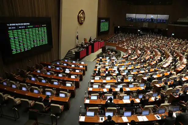 중대재해처벌법이 2021년 1월 8일 국회 본회의에서 통과되고 있다